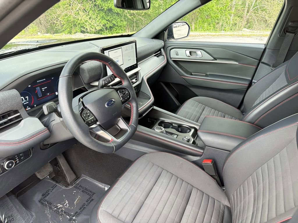 Used 2025 Ford Explorer ST-Line w/ Premium Package image 24