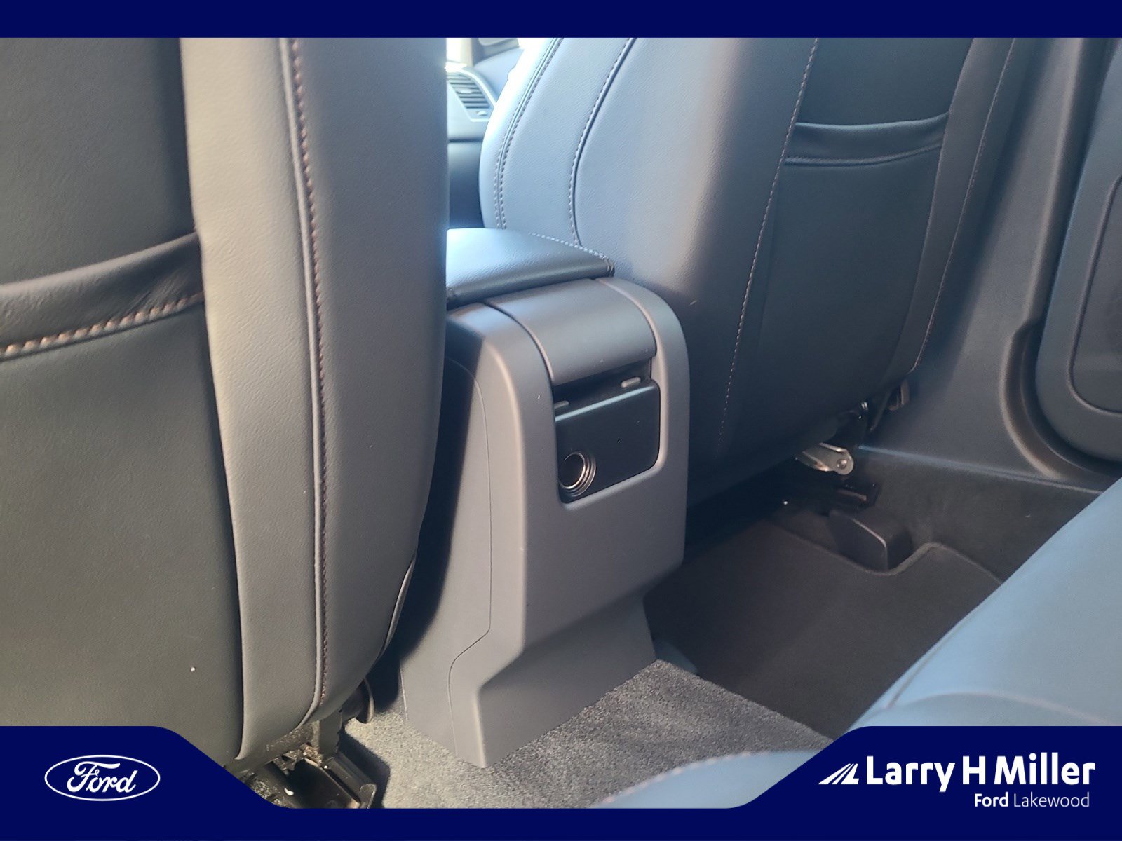 Used 2017 Volvo XC60 T5 Dynamic w/ Preferred Option Package image 31