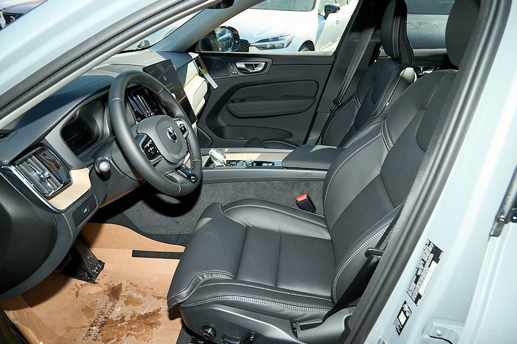 New 2026 Volvo XC60 B5 Ultra w/ Climate Package image 14