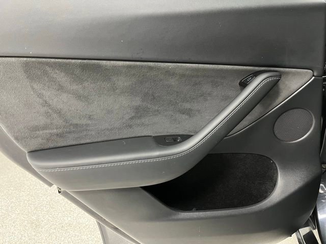 Used 2024 Tesla Model Y 2WD image 39