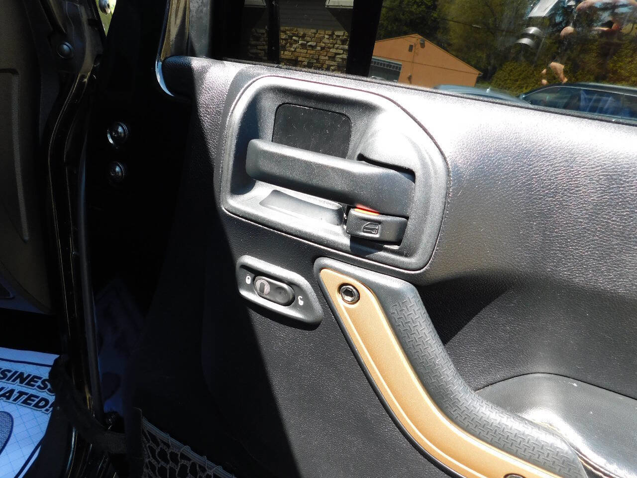 Used 2014 Jeep Wrangler Unlimited Sahara image 17