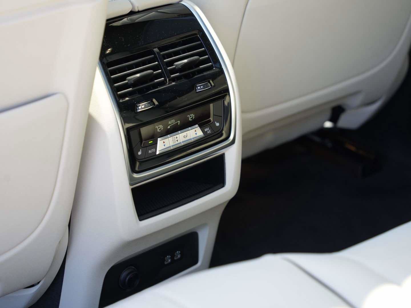 New 2026 BMW ALPINA XB7 AWD/4WD image 12