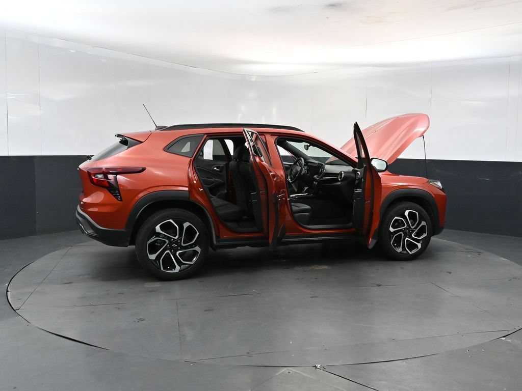 Used 2024 Chevrolet Trax RS w/ Sunroof Package FWD image 26
