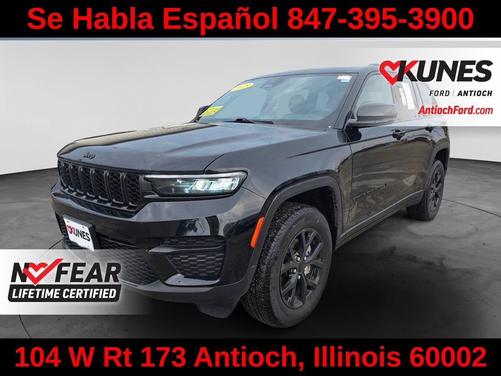 Used 2025 Jeep Grand Cherokee Altitude AWD/4WD image 5
