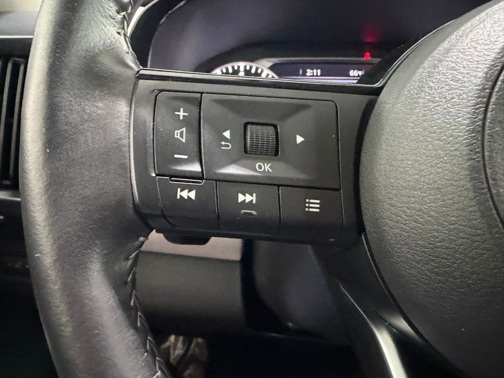 Used 2025 Nissan Pathfinder SL AWD/4WD image 19