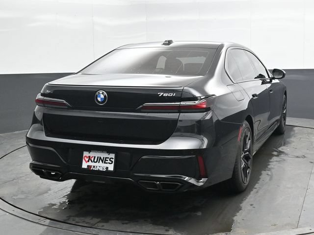Used 2023 BMW 760i xDrive w/ Executive Package AWD/4WD image 3