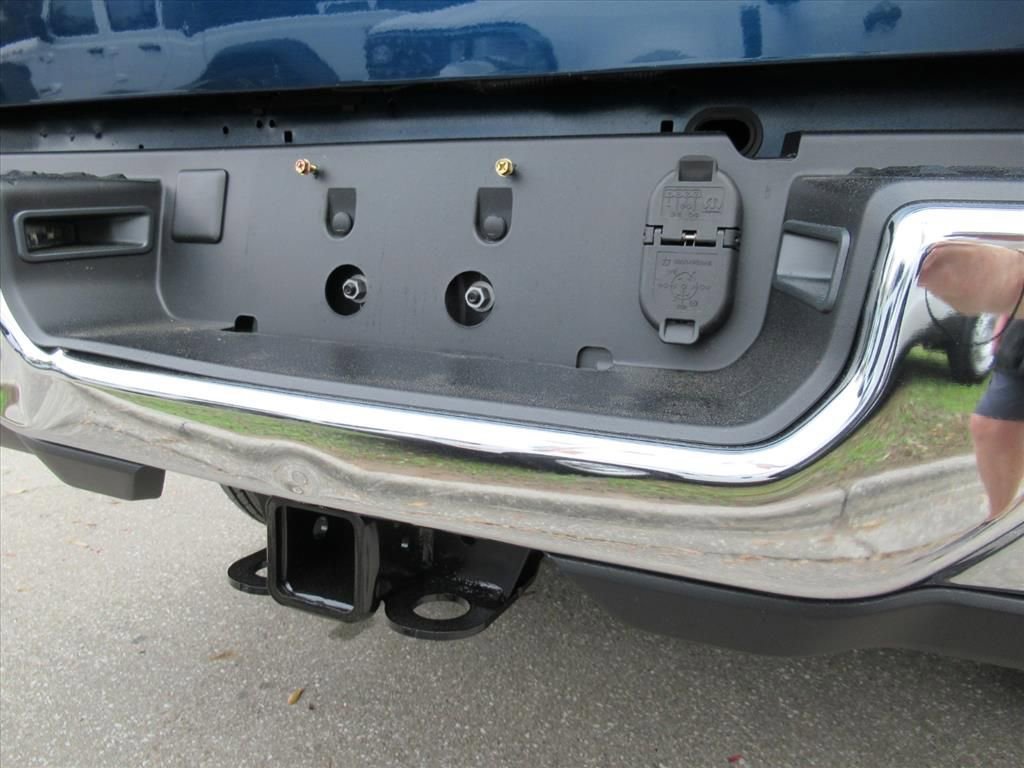 Used 2024 RAM 2500 Big Horn w/ Bed Utility Group image 8