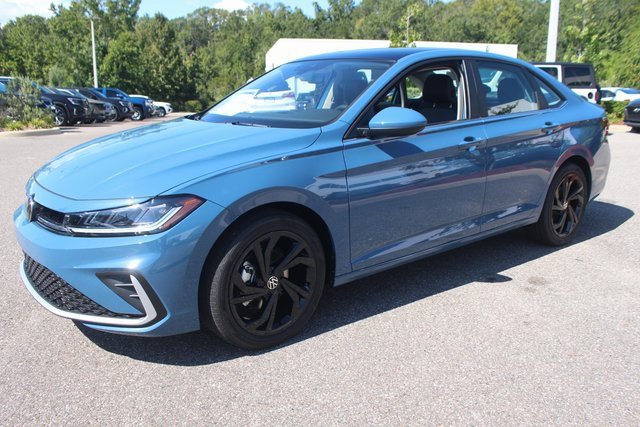 New 2025 Volkswagen Jetta SE image 3