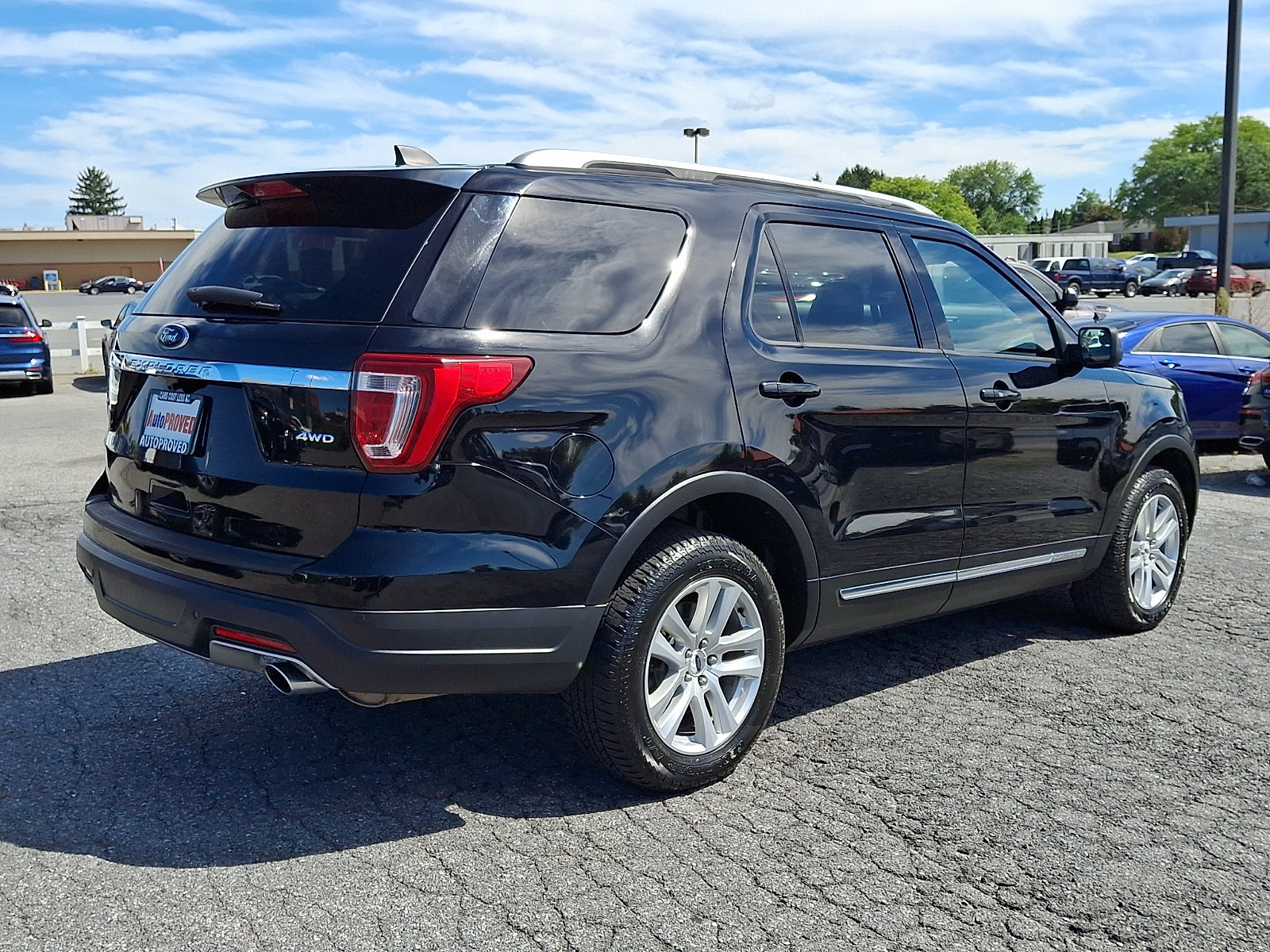 Used 2018 Ford Explorer XLT AWD/4WD image 6
