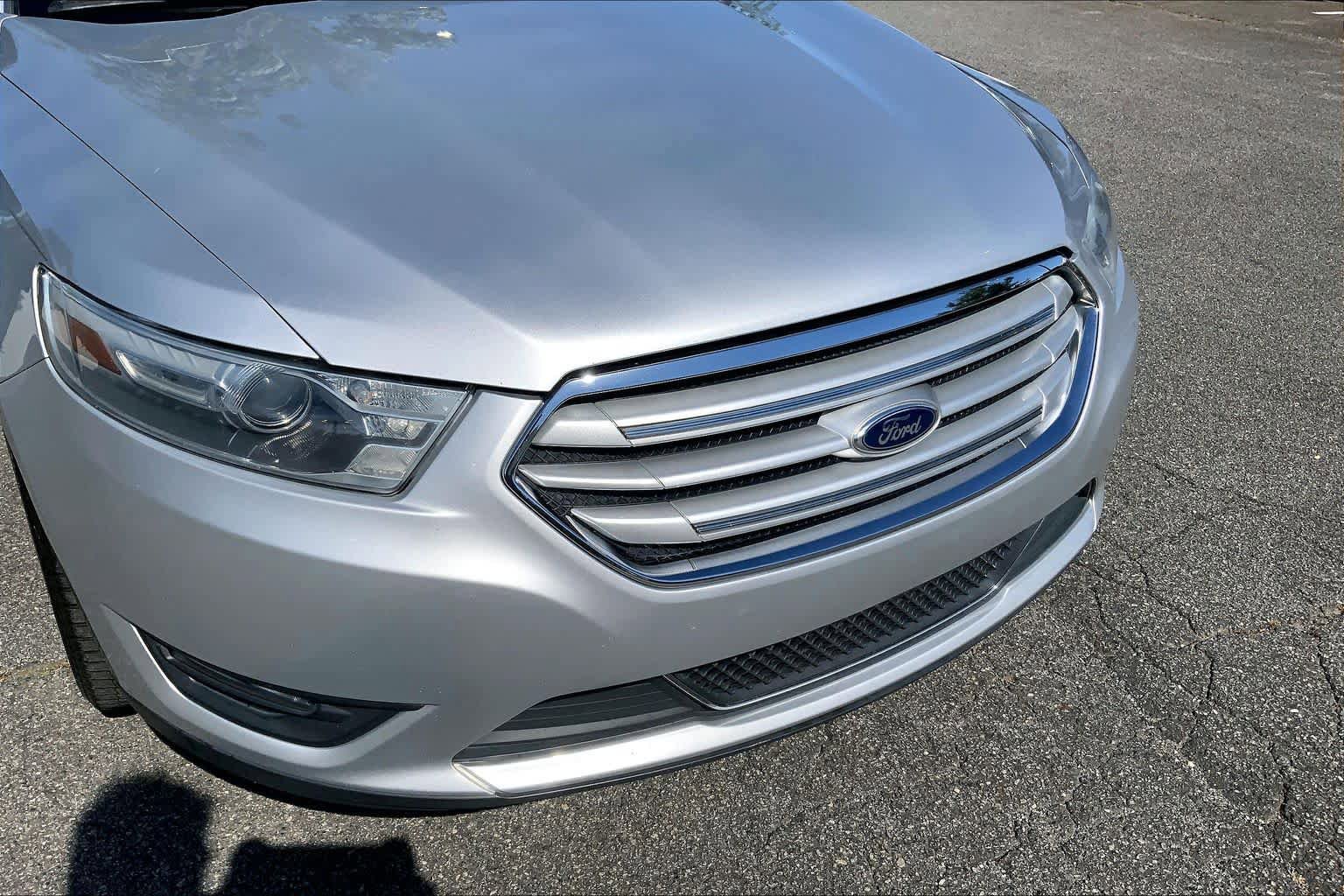 Used 2014 Ford Taurus Limited FWD image 28