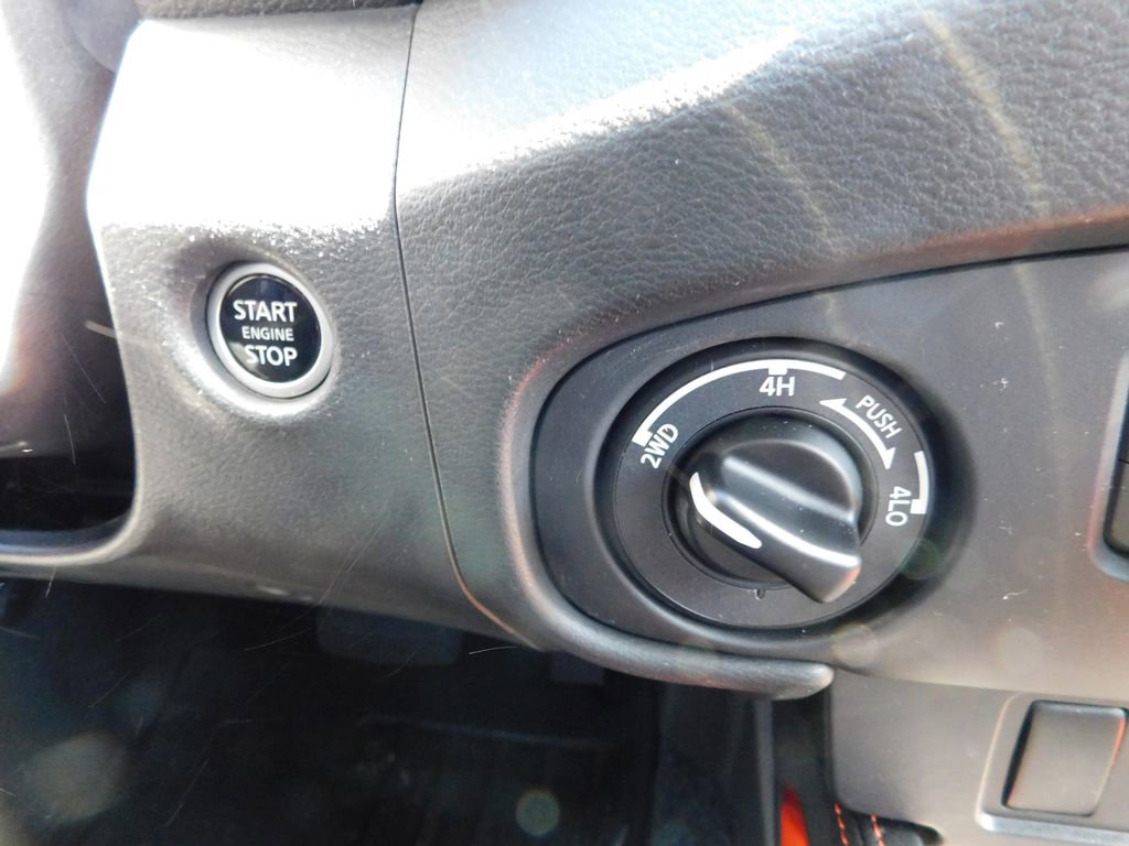 Used 2024 Nissan Frontier PRO-4X w/ Off-Road Protection Package image 22