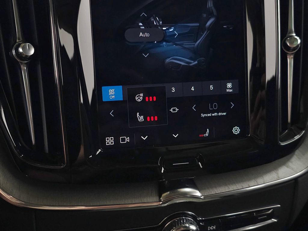 Certified 2025 Volvo XC60 B5 Plus AWD/4WD image 29