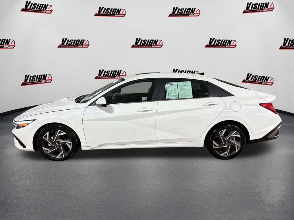 Used 2024 Hyundai Elantra SEL w/ Convenience Package image 8
