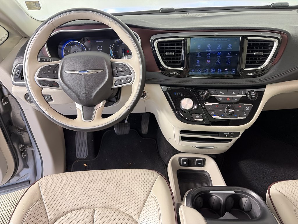 Used 2017 Chrysler Pacifica Limited w/ Advanced Safetytec Group FWD image 13