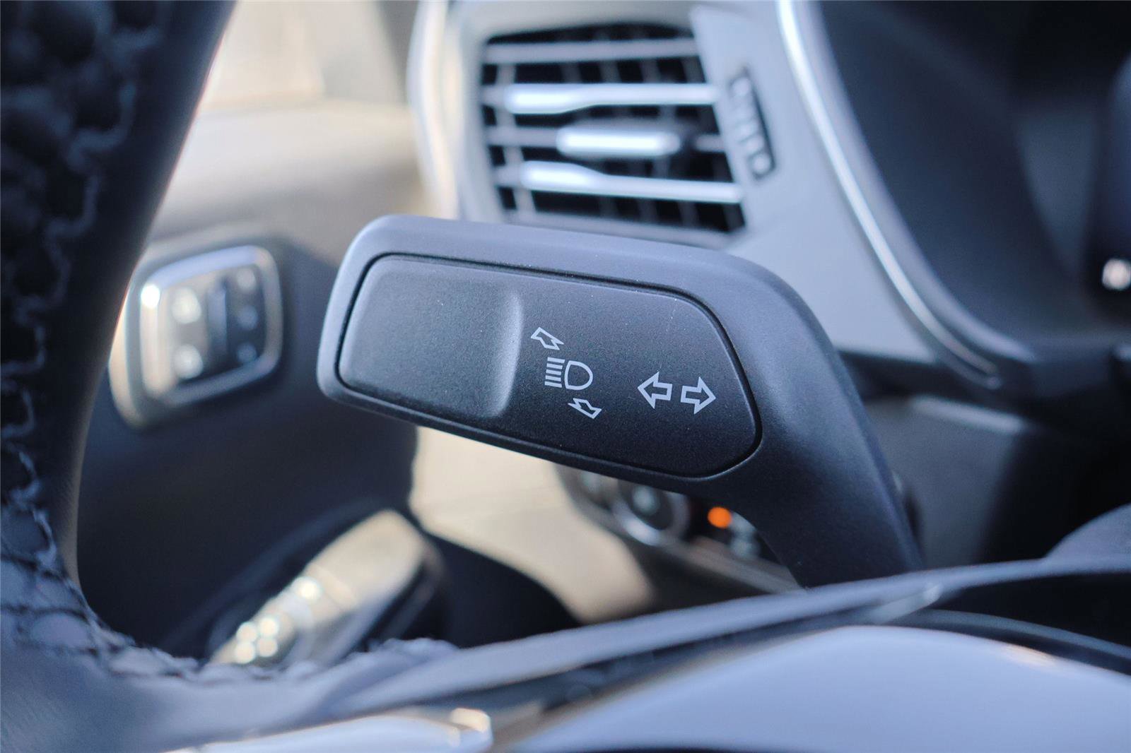 New 2025 Ford Escape SE w/ PHEV Premium Package image 16