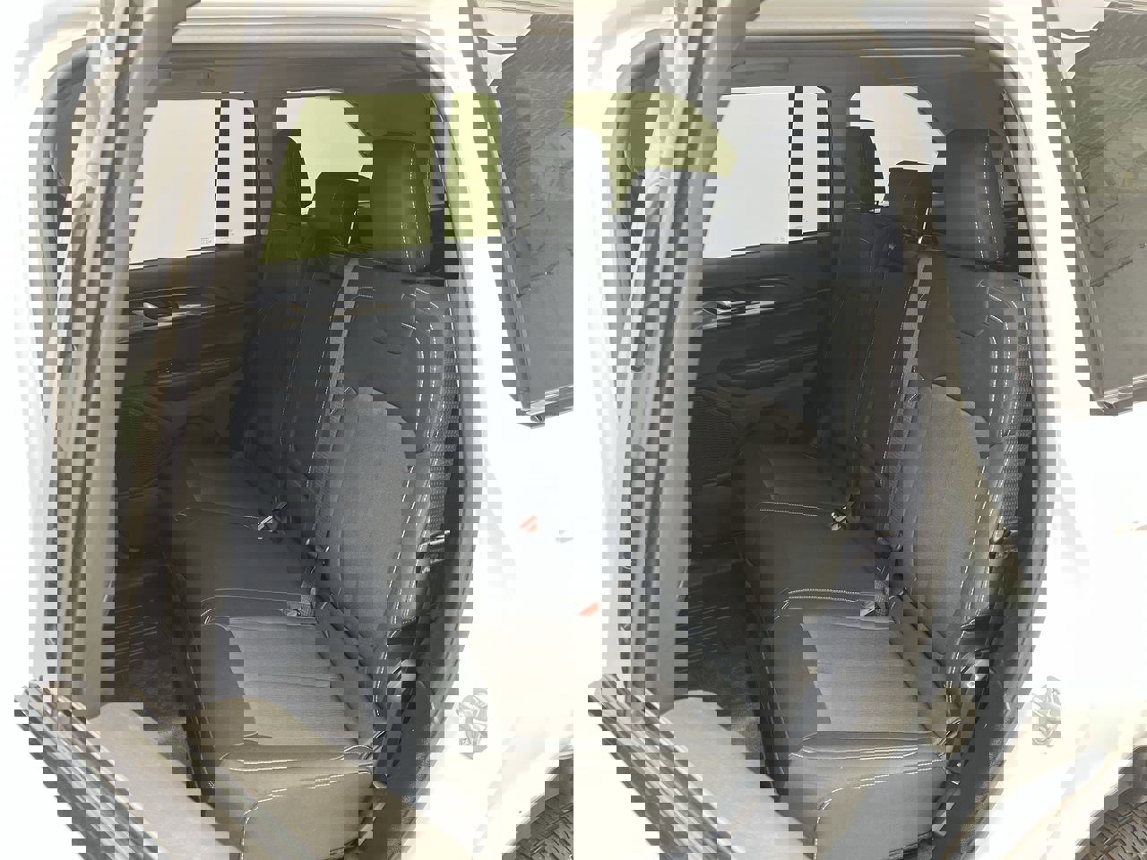 Used 2023 Jeep Grand Cherokee Laredo image 10