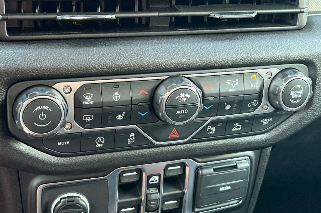 New 2026 Jeep Gladiator Sport AWD/4WD image 19