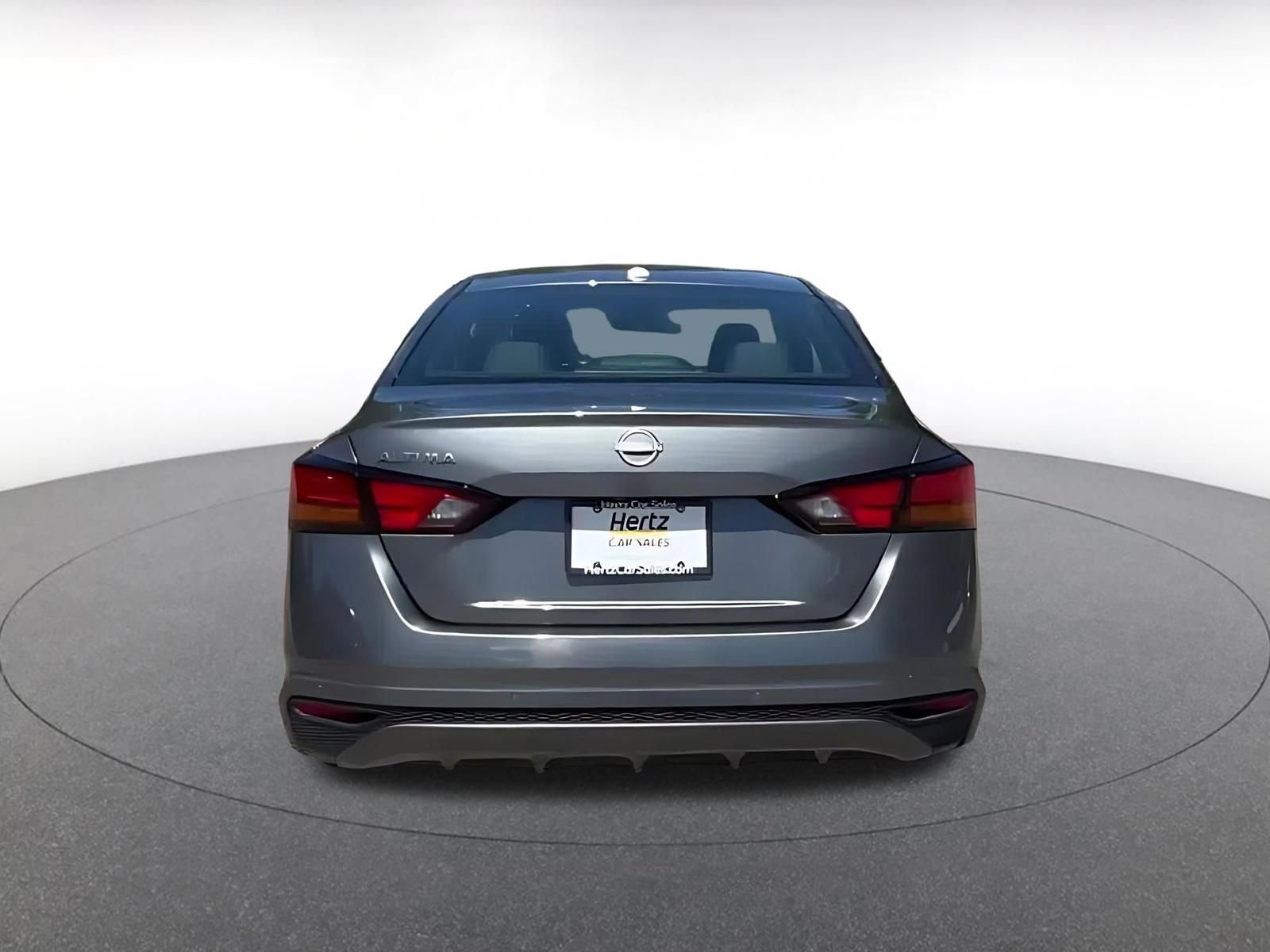 Used 2025 Nissan Altima 2.5 SV FWD image 12
