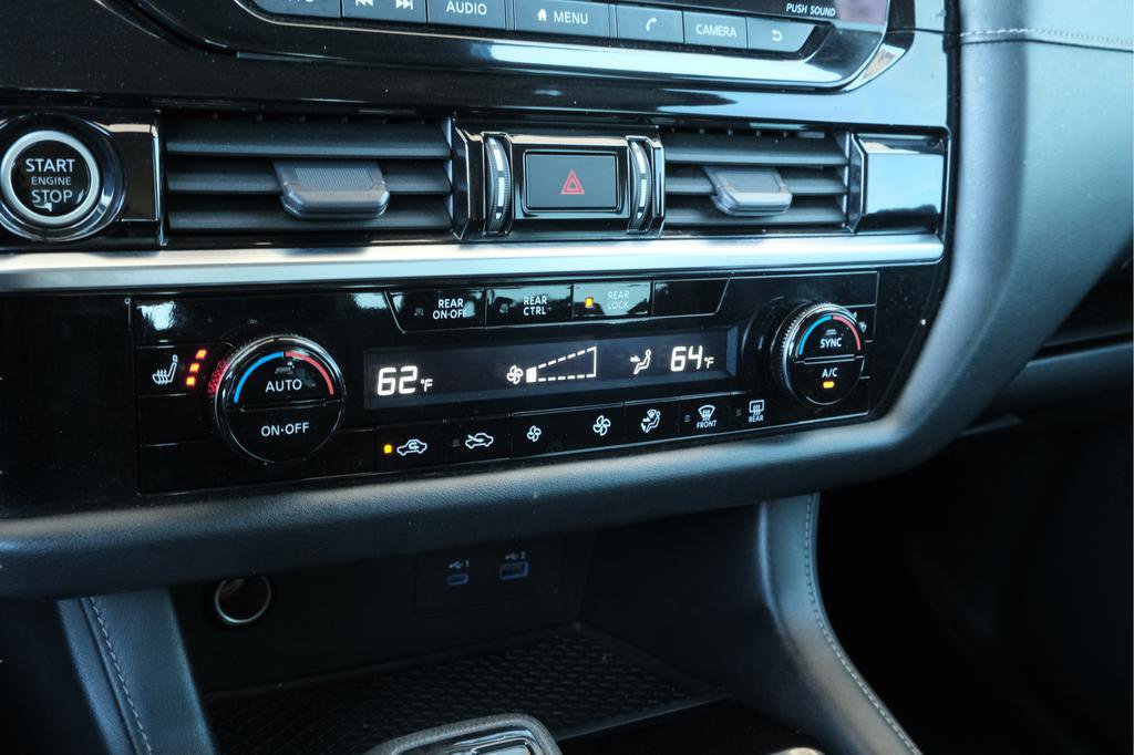 Used 2023 Nissan Pathfinder SV image 16