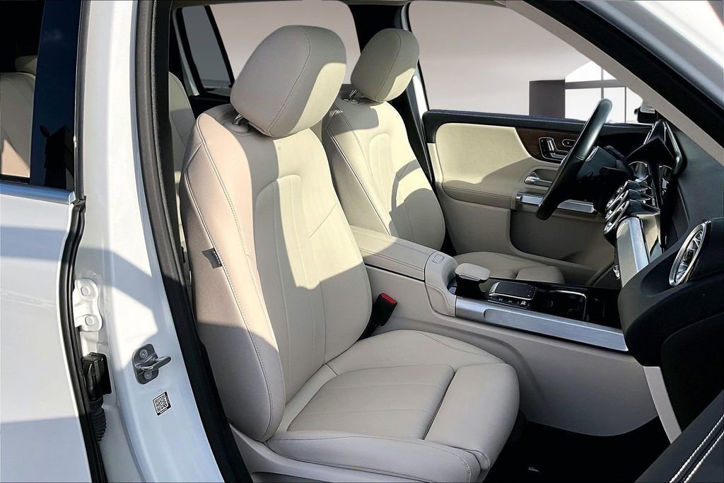 Used 2023 Mercedes-Benz GLB 250 w/ Premium Package image 27