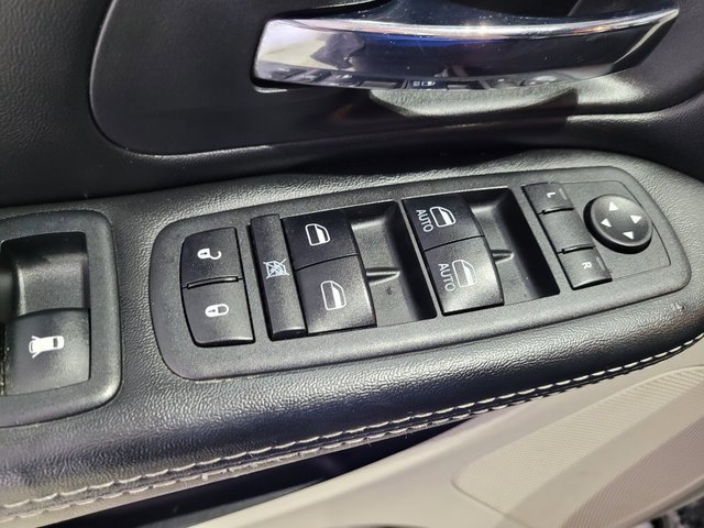 Used 2018 Dodge Grand Caravan SXT image 38