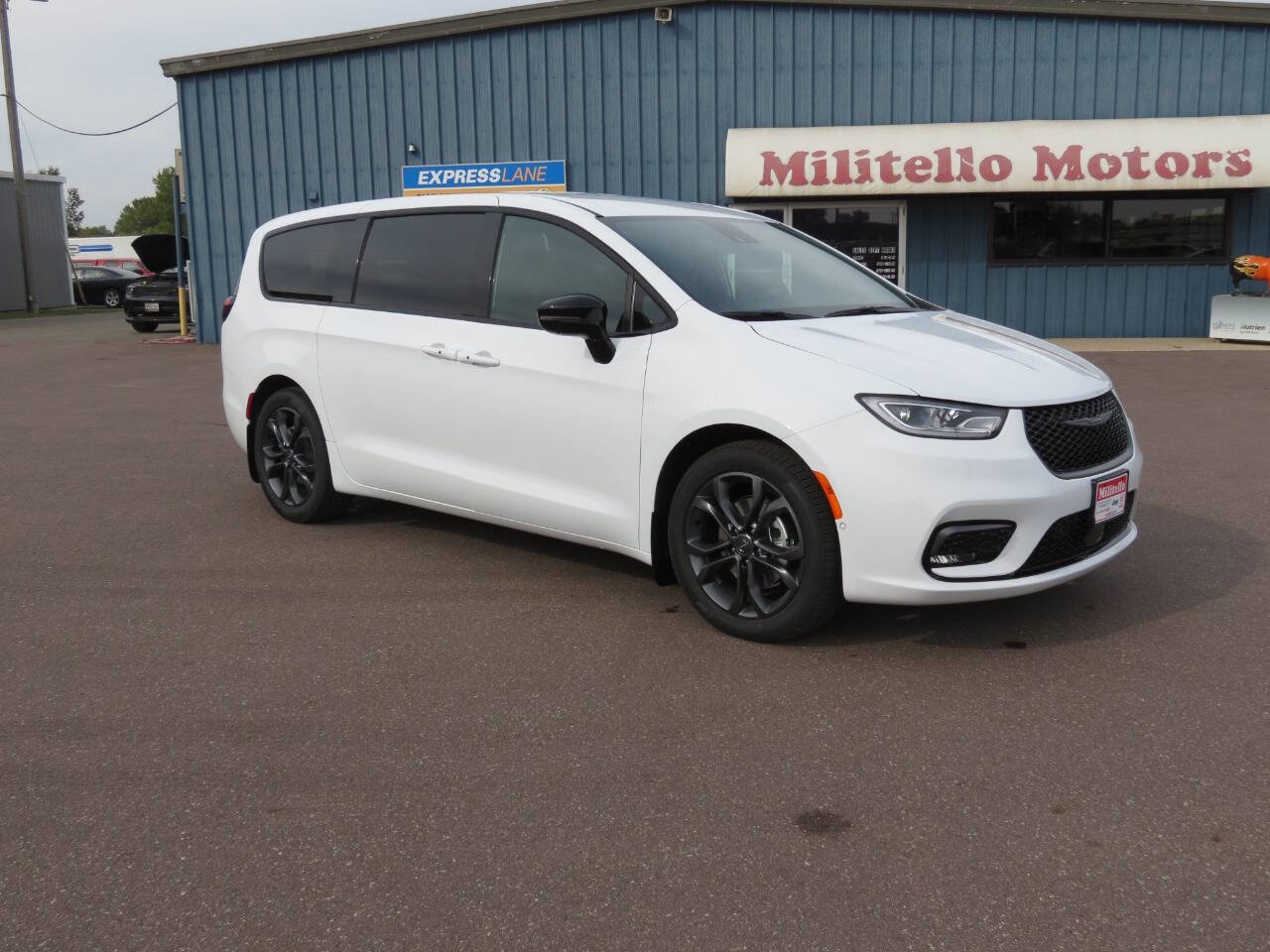 New 2026 Chrysler Pacifica Select image 6
