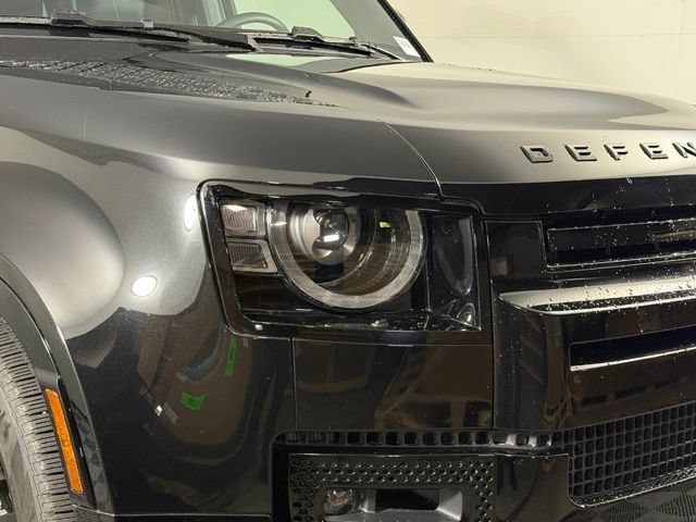 Used 2025 Land Rover Defender 130 X-Dynamic SE AWD/4WD image 12