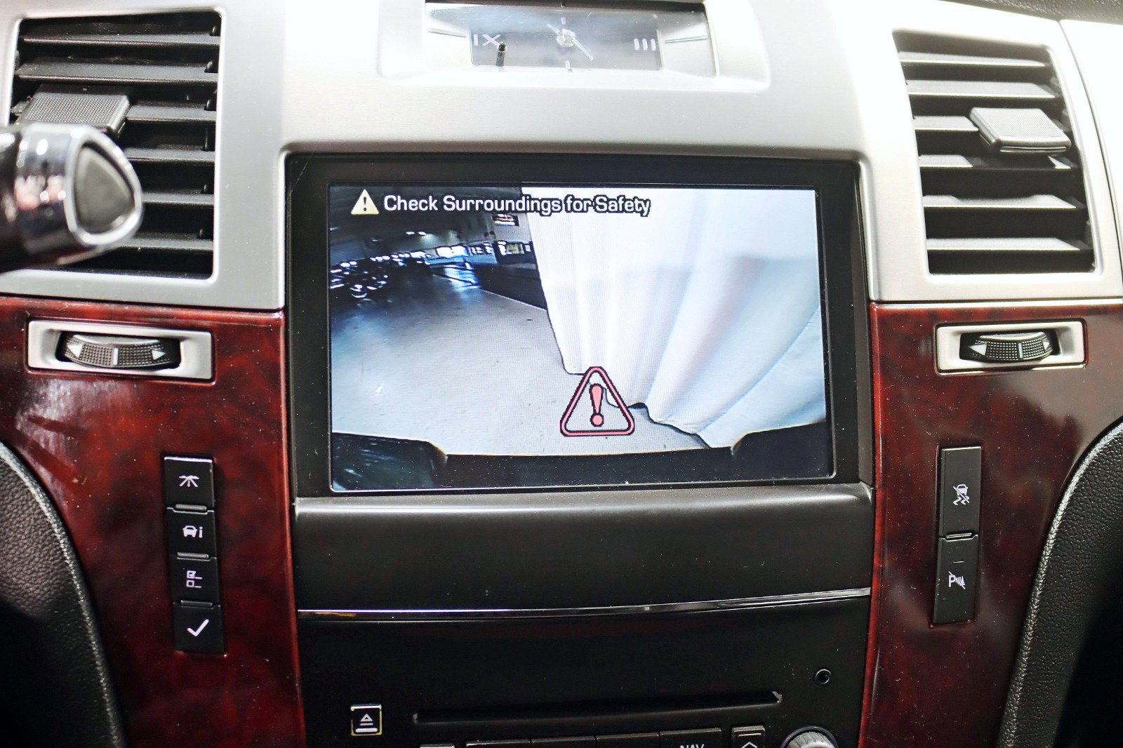 Used 2011 Cadillac Escalade EXT AWD/4WD image 17
