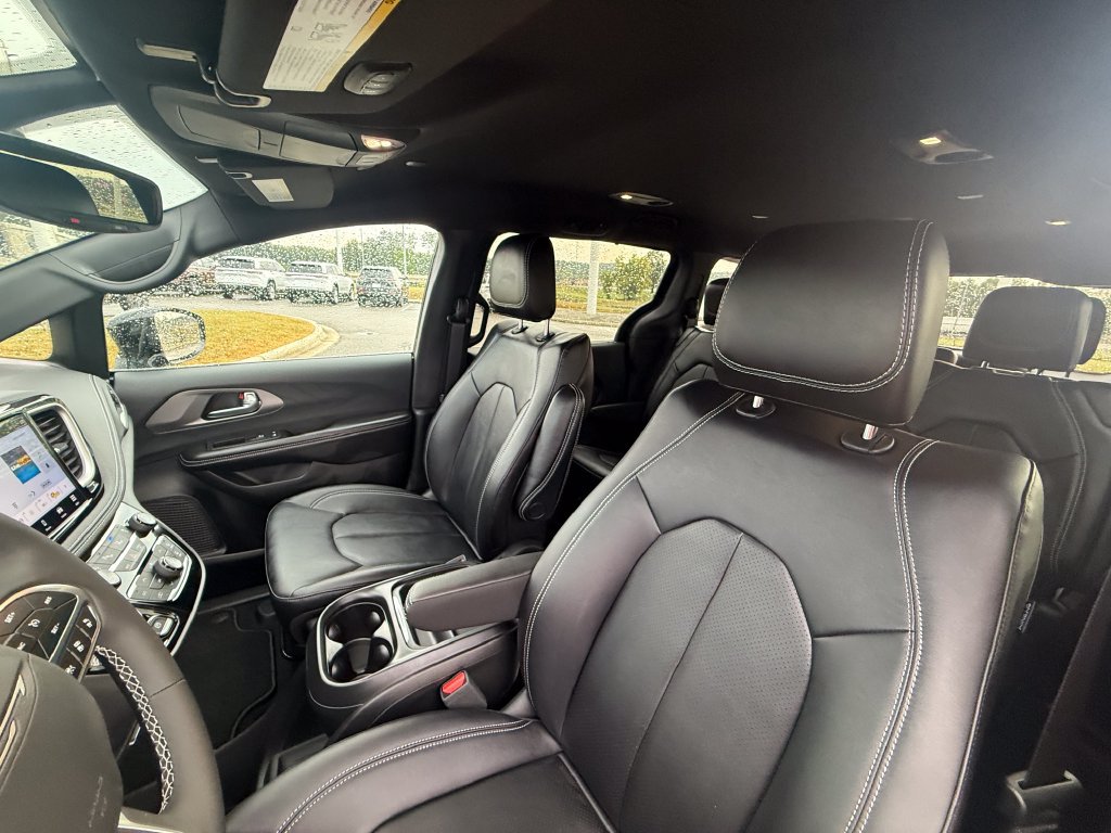 New 2027 Chrysler Pacifica Select FWD image 21