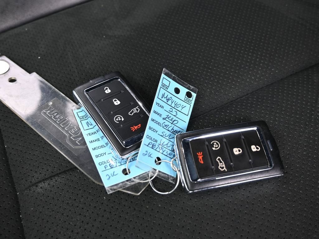 Used 2023 Jeep Grand Cherokee L Laredo RWD image 23
