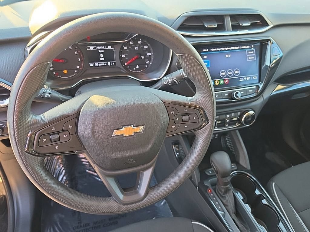 Used 2023 Chevrolet TrailBlazer LT w/ Convenience Package AWD/4WD image 9