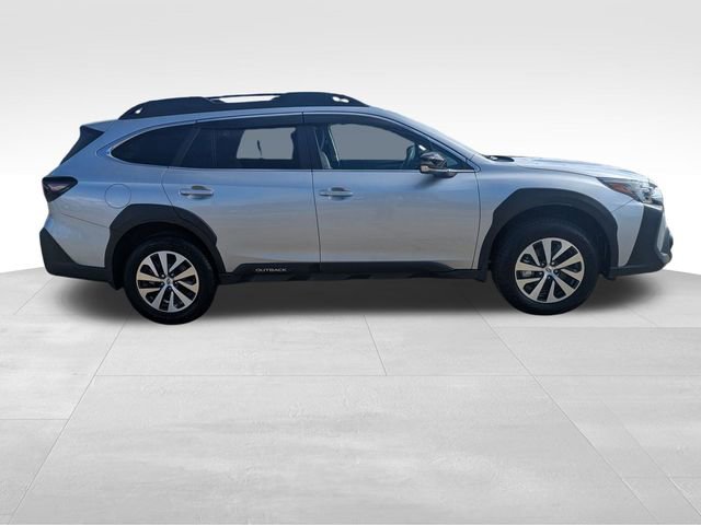 Used 2025 Subaru Outback Premium image 4