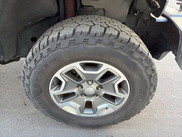 Used 2013 Jeep Wrangler Unlimited Rubicon w/ Connectivity Group AWD/4WD image 16