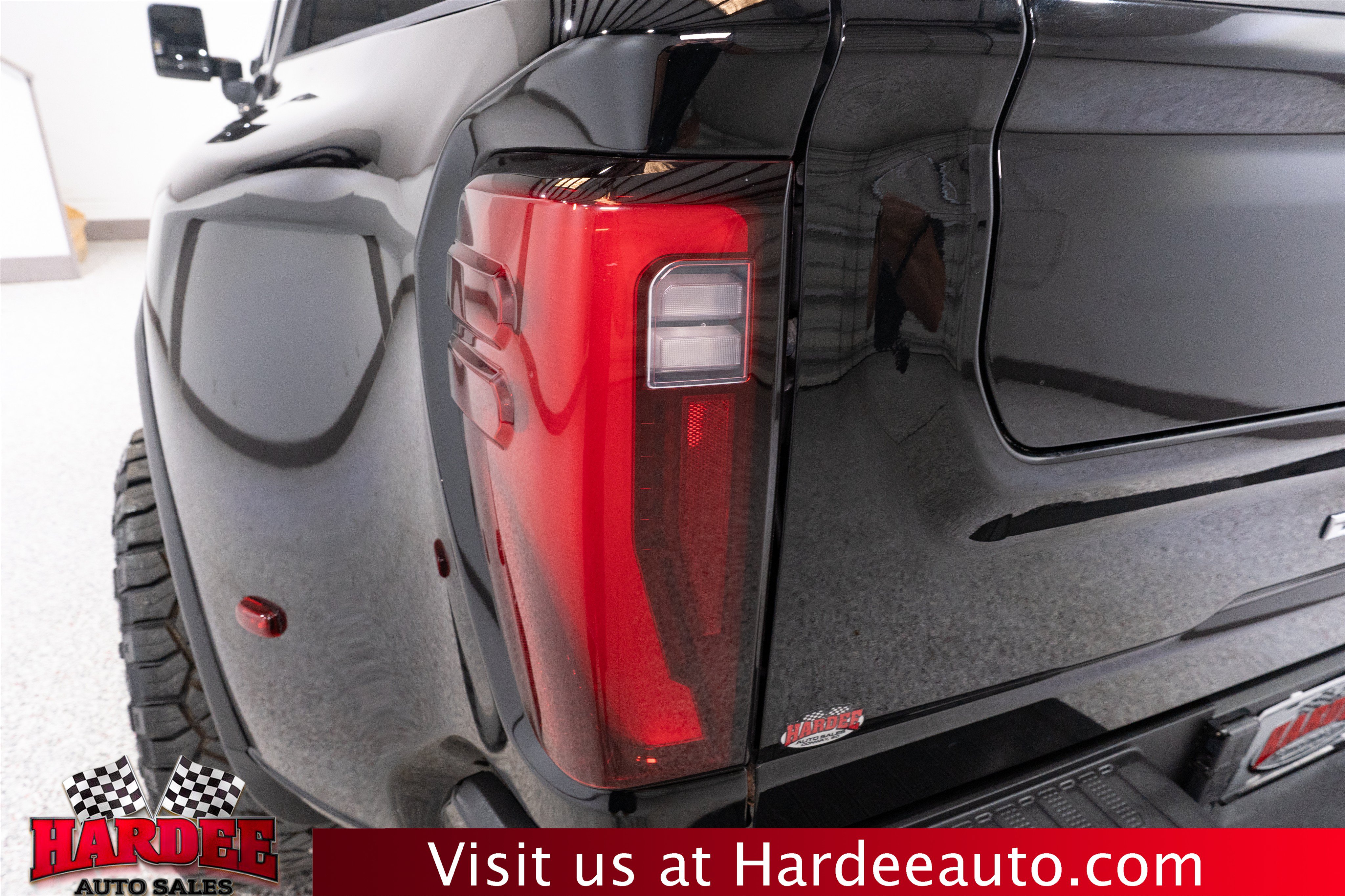Used 2024 GMC Sierra 3500 Denali Ultimate AWD/4WD image 9