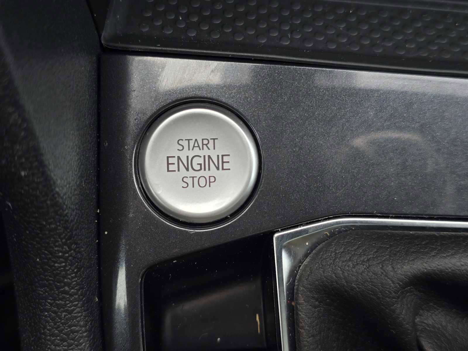 Used 2023 Volkswagen Tiguan SE R-Line image 39