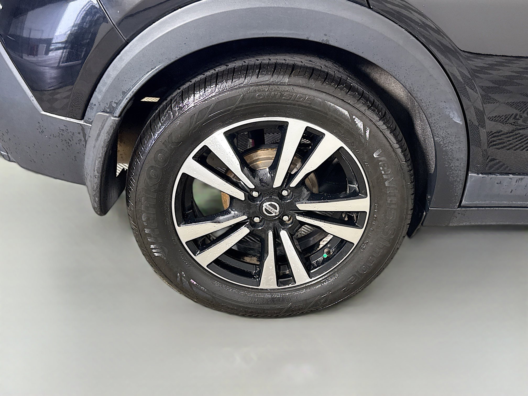 Used 2018 Nissan Kicks SV FWD image 33