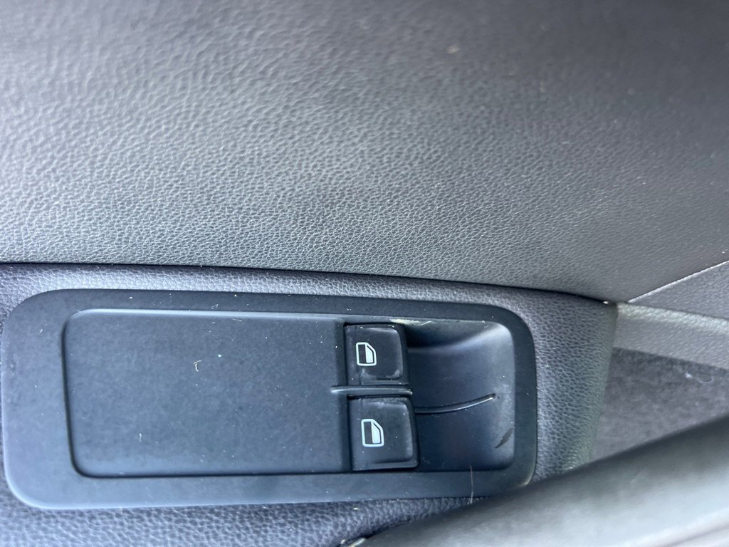 Used 2015 Volkswagen Golf S image 22