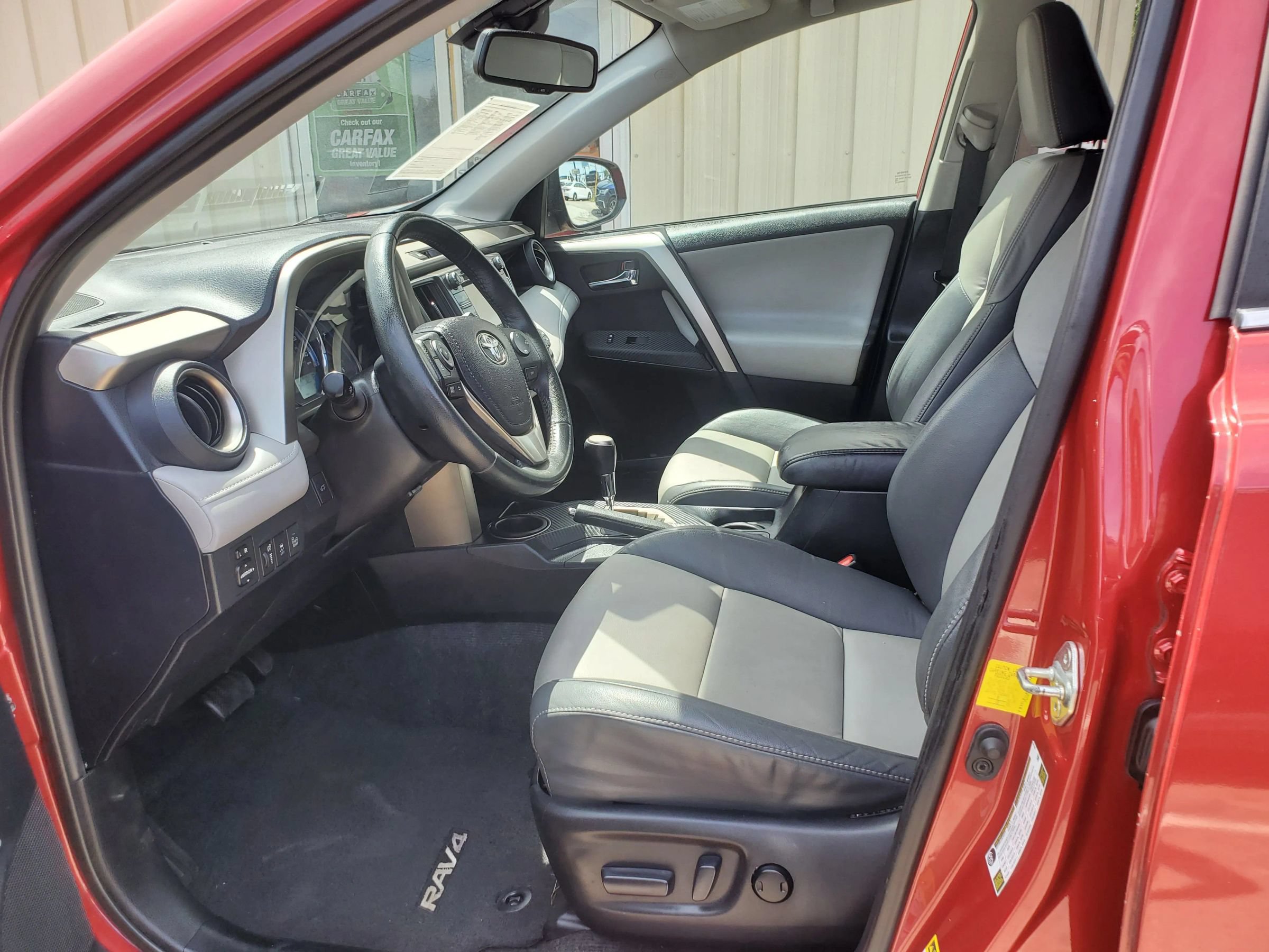 Used 2015 Toyota RAV4 Limited w/ Technology Package FWD image 28
