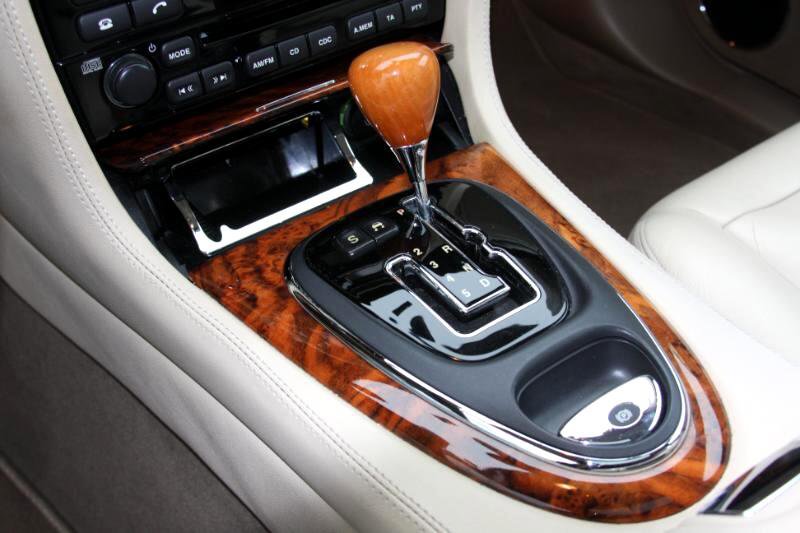 Used 2004 Jaguar XJ8 XJ8 image 40