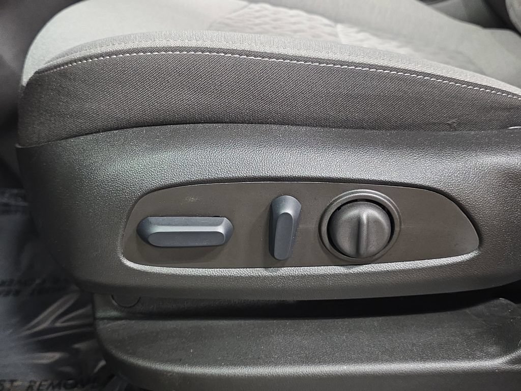 Used 2024 Chevrolet Equinox LT w/ LPO, Floor Liner Package FWD image 32