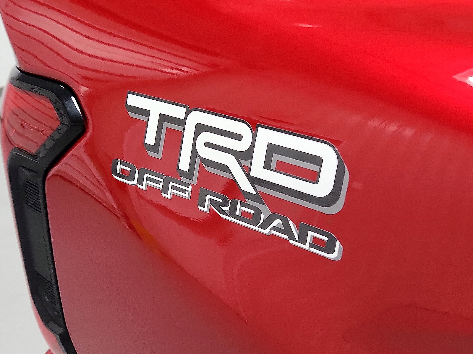 Certified 2025 Toyota Tacoma TRD Off-Road AWD/4WD image 8