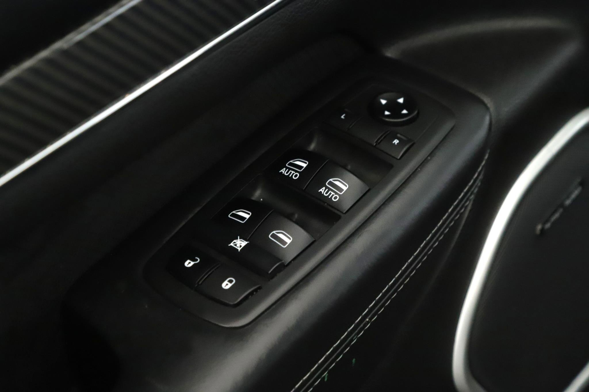 Used 2018 Jeep Grand Cherokee SRT image 7