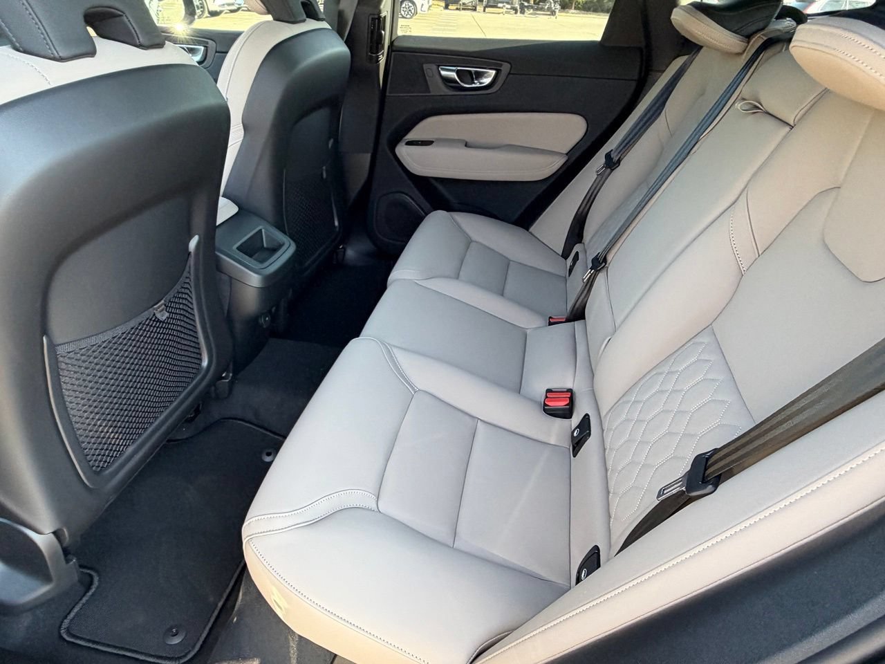 New 2027 Volvo XC60 B5 Core AWD/4WD image 18