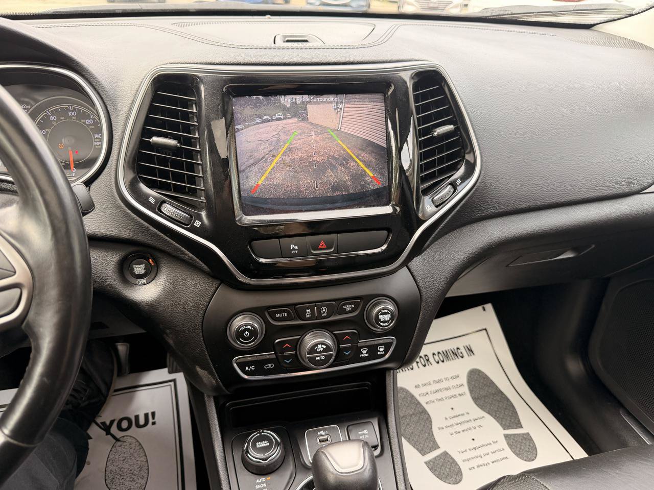 Used 2019 Jeep Cherokee Limited AWD/4WD image 30