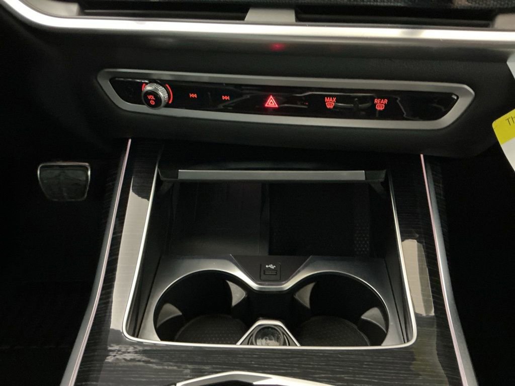 Certified 2025 BMW X7 xDrive40i w/ M Sport Package AWD/4WD image 12