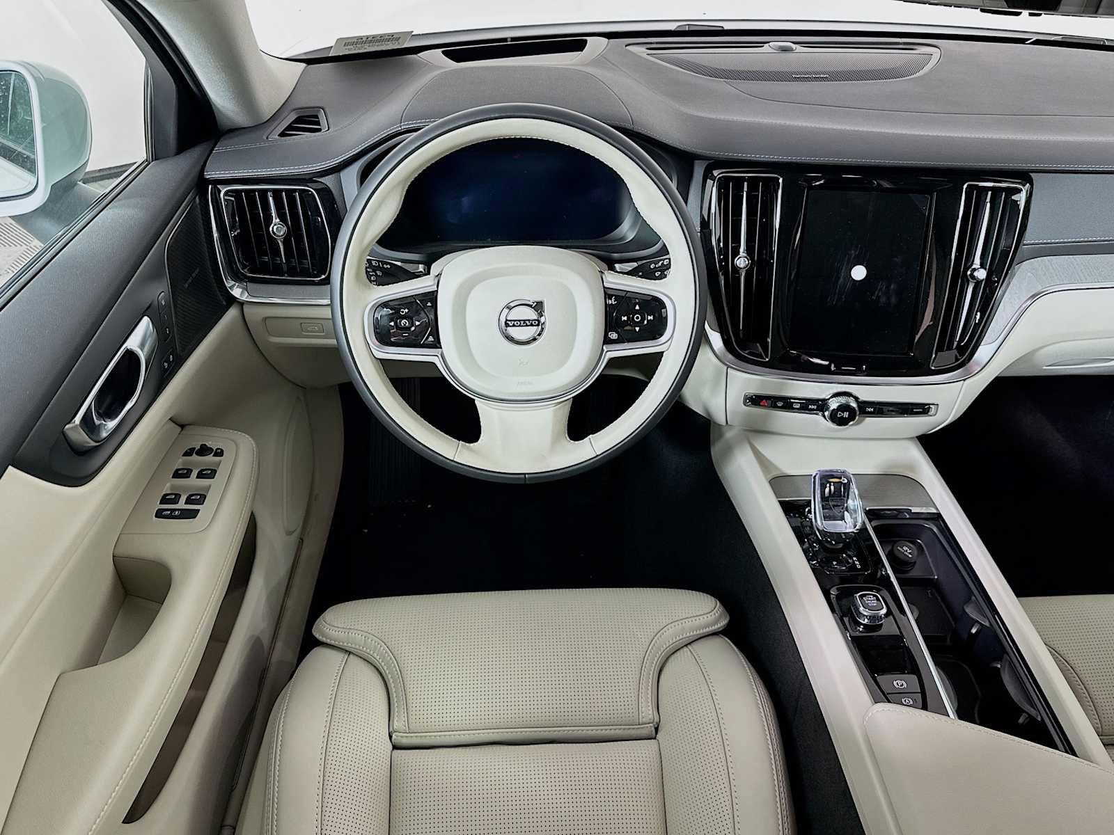 Used 2025 Volvo V60 B5 Cross Country Ultra w/ Climate Package image 20