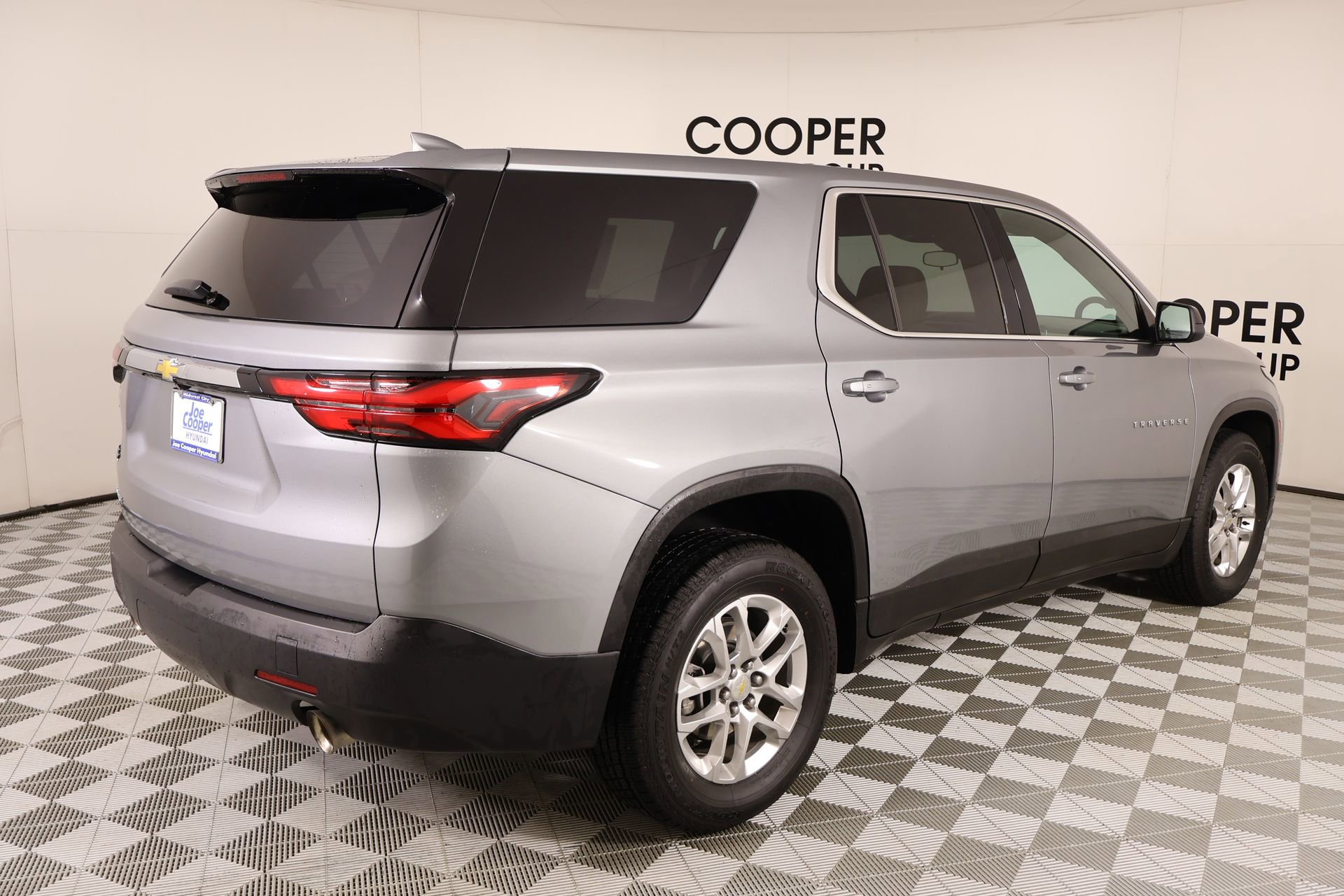 Used 2023 Chevrolet Traverse LS image 20