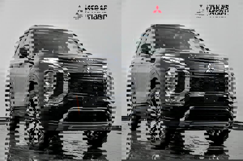 New 2026 Mitsubishi Outlander SE image 1