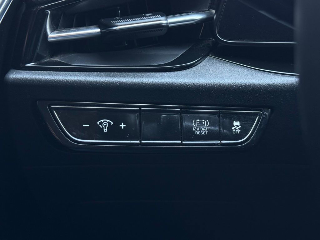 Used 2023 Kia Niro EX image 24