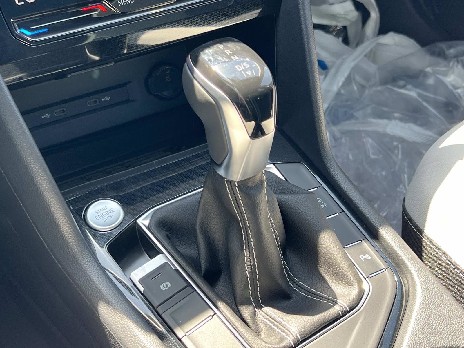 New 2025 Volkswagen Taos SE image 14